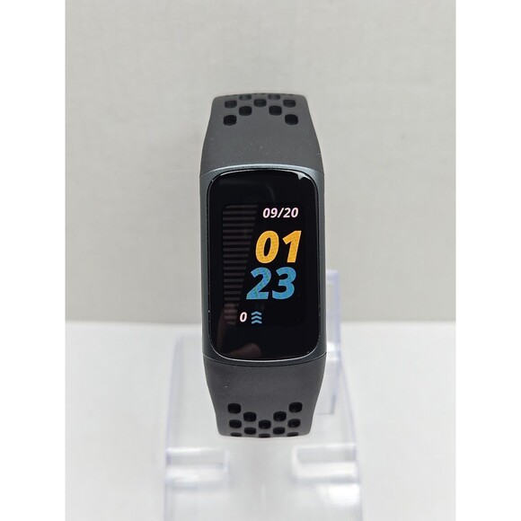 Fitbit Charge 5 Fitness Tracker GPS SpO2 Sleep Monitor Activity W/ Charger Watch - Picture 1 of 11